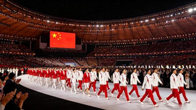 中国体育代表团入场观众哇声一片