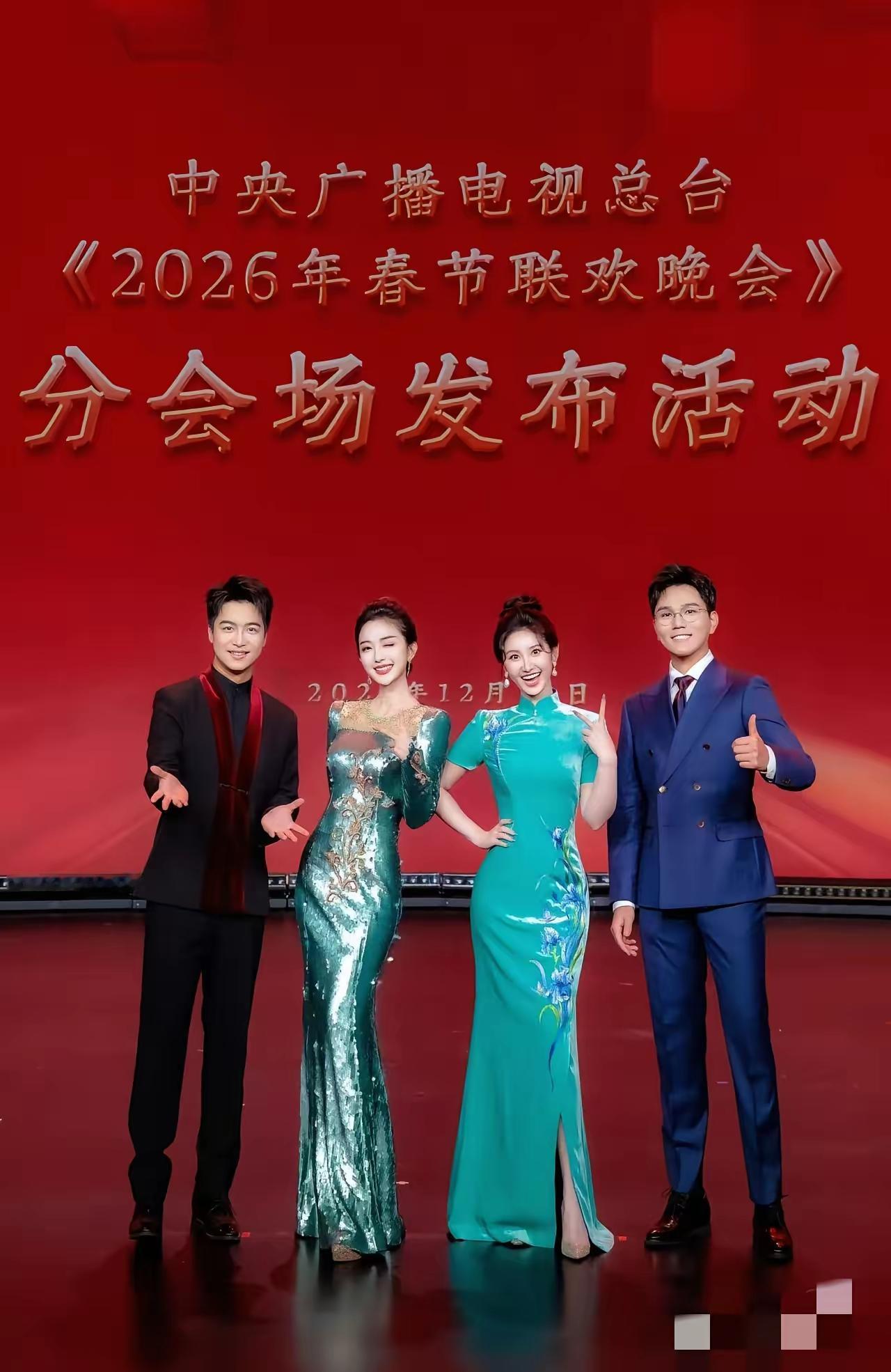 跨年晚会刚结束，我爸一句“明年再也不期待了”，直接让我沉默了。
 
他说以前的晚