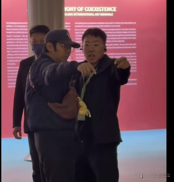 有炸机哥的地方，必有劳模一凡。
工作中有商有量，提前做好协调，直播时候呈现出最佳