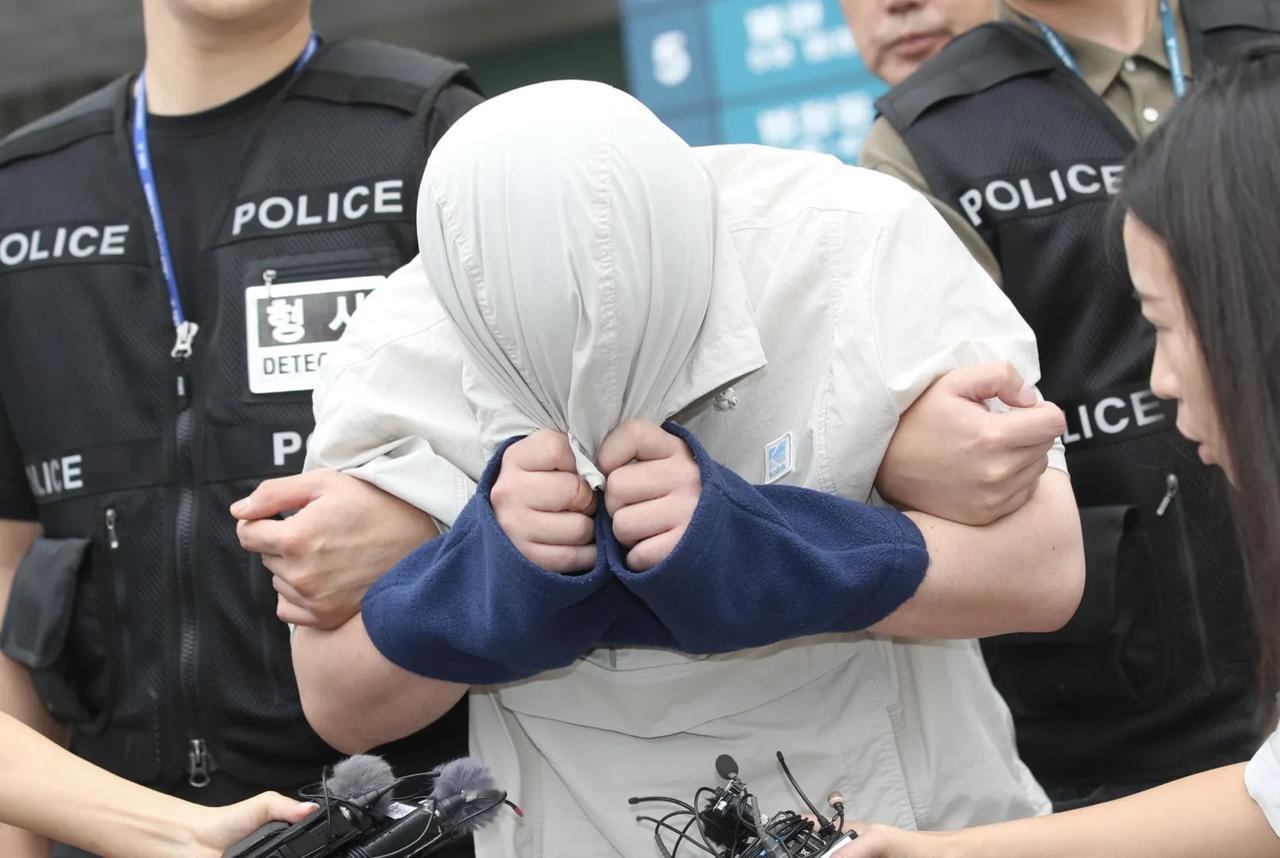 韩国庆山，一名25岁的中国女留学生不幸遇害，涉案凶手为同在当地院校任职的中国籍讲