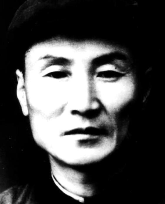 1950年，我军一位副司令员惨遭毒手，高层震怒之下立下军令：就算调遣一个师、一个
