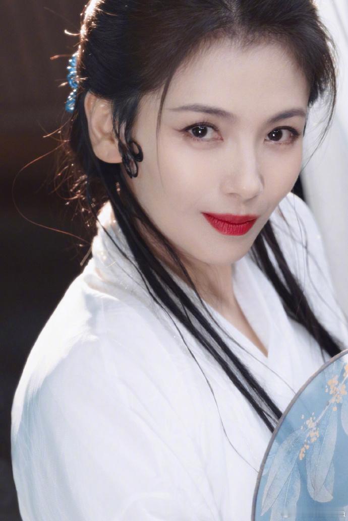刘涛cos白蛇刘涛扮演白蛇 最新微博动态：白蛇好久不见[心]啊啊啊姐姐还是跟20