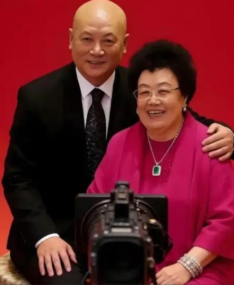 “一开始，我不想娶陈丽华。”迟重瑞表示：“实际上，我曾多次拒绝过她。然而，198