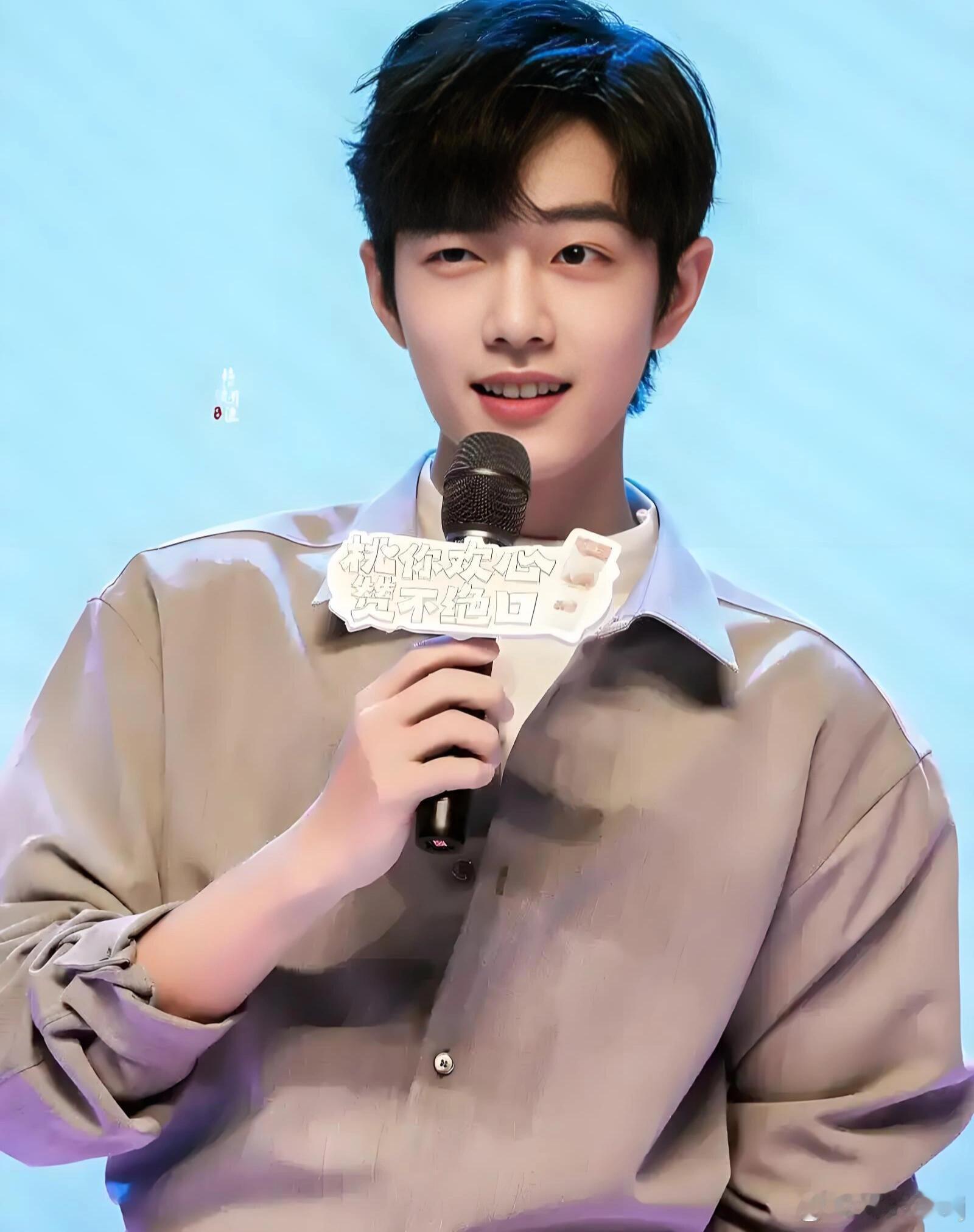 肖战冬至晒了三个饺子 在这个温馨满溢的冬至时节，备受大家喜爱的肖战特意发文，向每