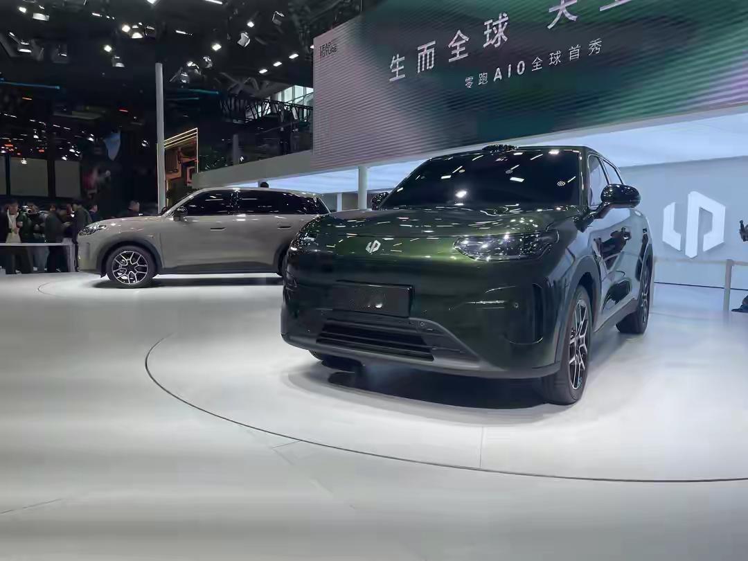  买车不纠结，记住这口诀！
1、要面子一一买特斯拉
2、要科技感一一买问界
3、