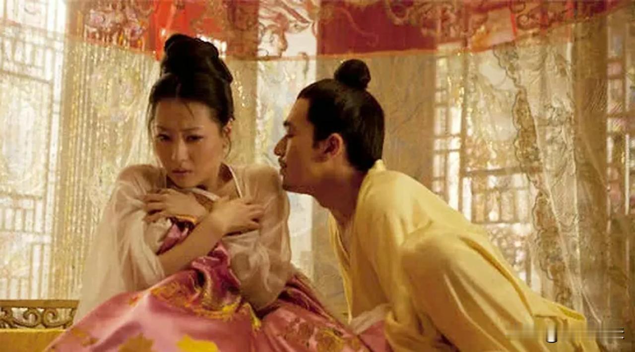 公元561年，高湛即位。他不去皇后宫里，却夜夜宠幸嫂子李祖娥。不久，李祖娥怀孕，