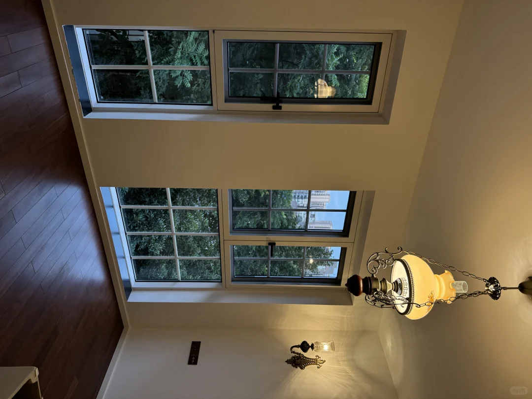 我的断桥铝格子窗实在是太美了…