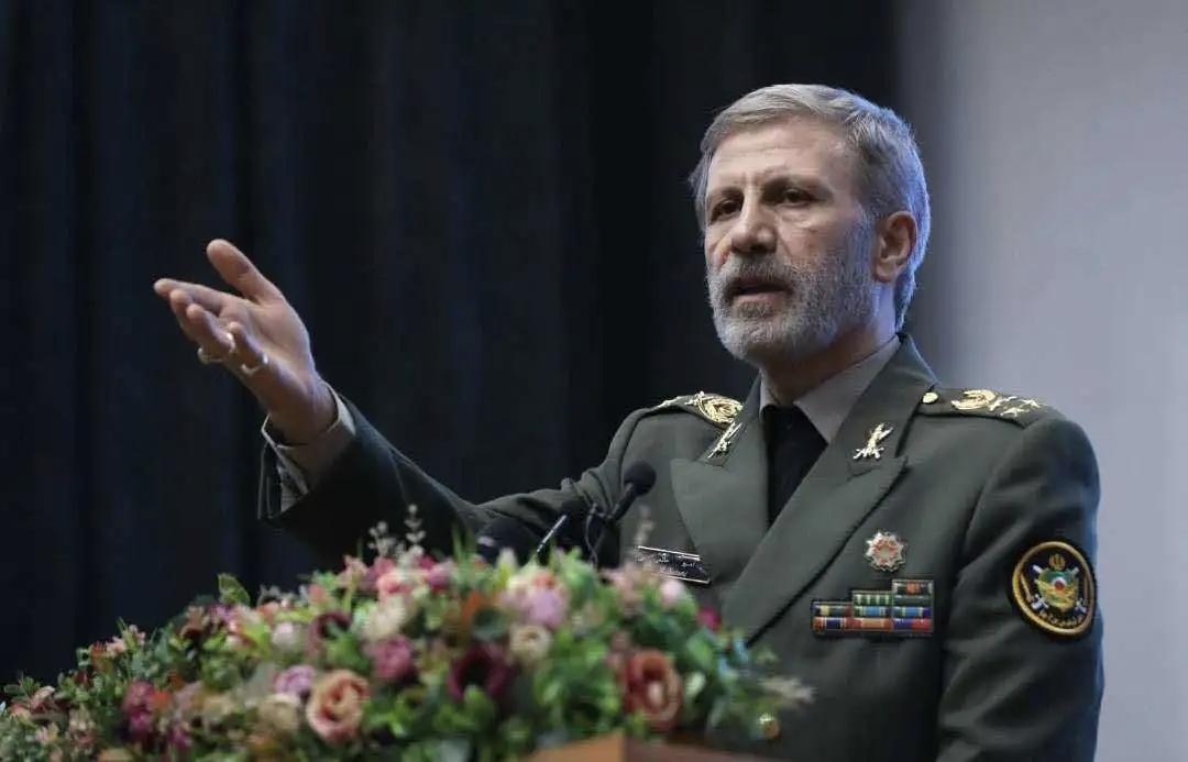 中东战火刚点燃，舆论战先炸了锅！
伊朗军方紧急辟谣：军队总司令哈塔米身体完全健康