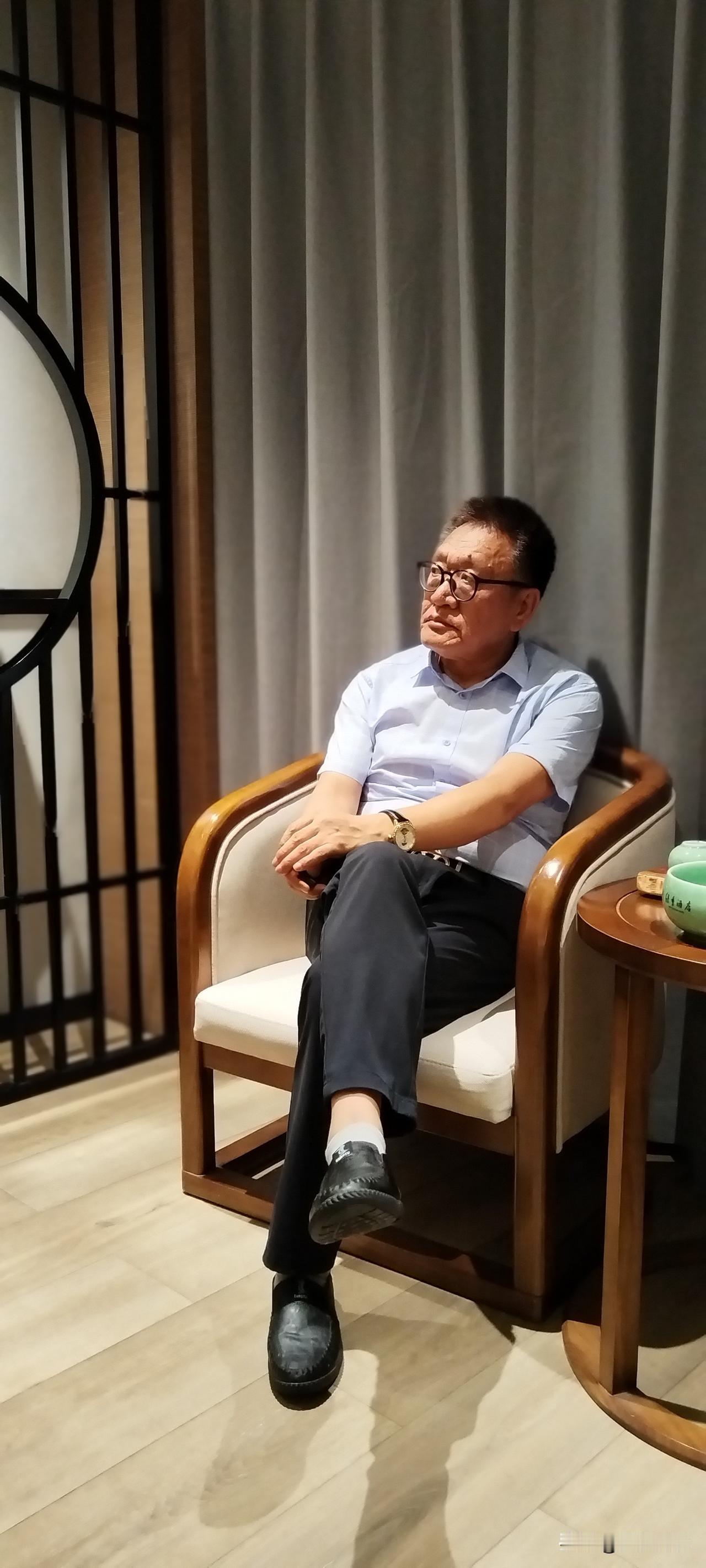 人活着

总要干点啥，要有点用。
例如：带孙子，给孩子帮衬帮衬。
我不带孙子，不