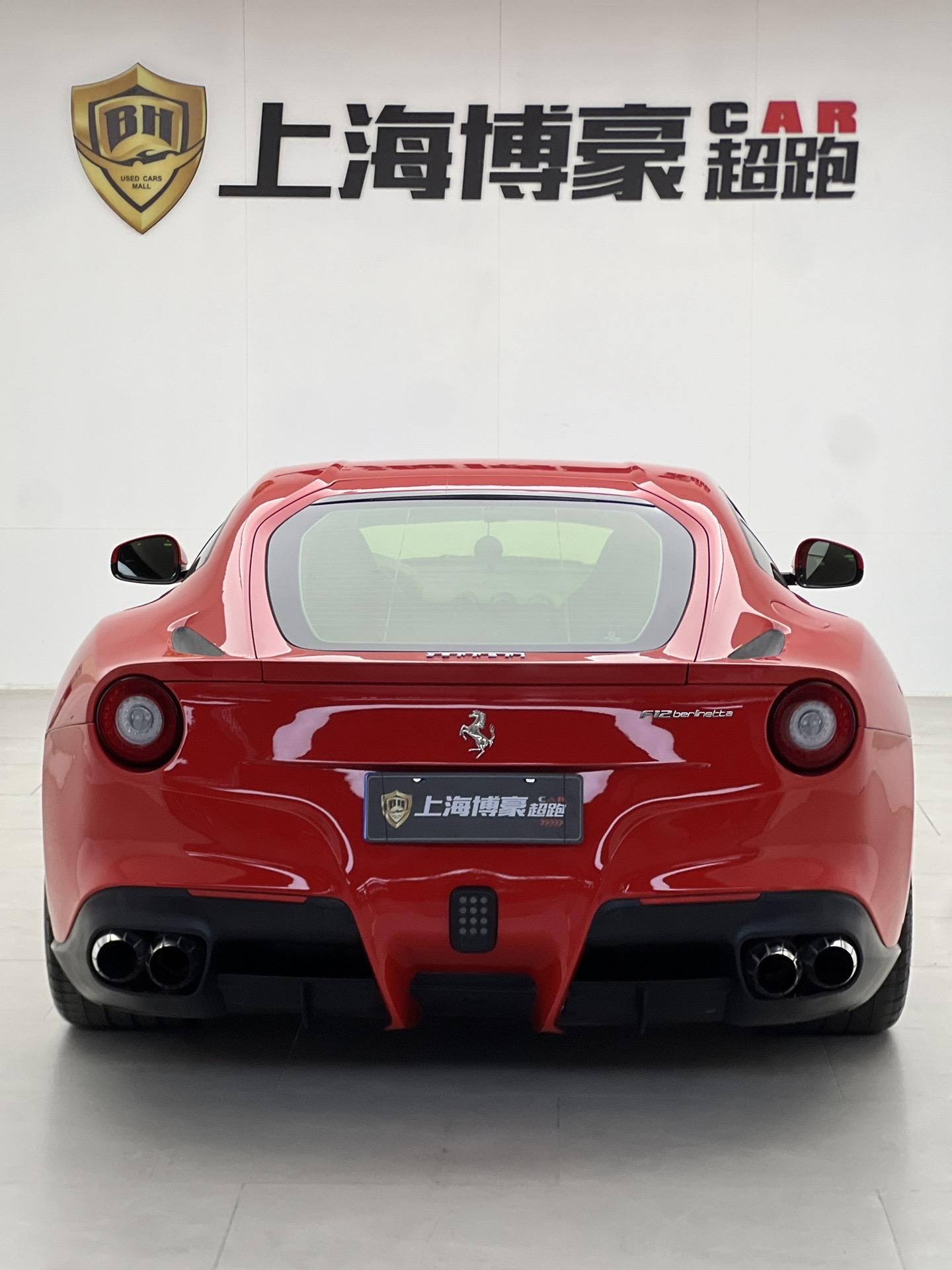 这个价位我唯一会选择的车子。法拉利F12 berlinetta
现在花个一两百万能买法拉利的旗舰车型
还买什么458、488 听我的 绝对不会让你失望