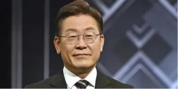 韩国总统李在明：韩国将脱离中国。韩国总统李在明在接受美国媒体采访时明确表示，韩国