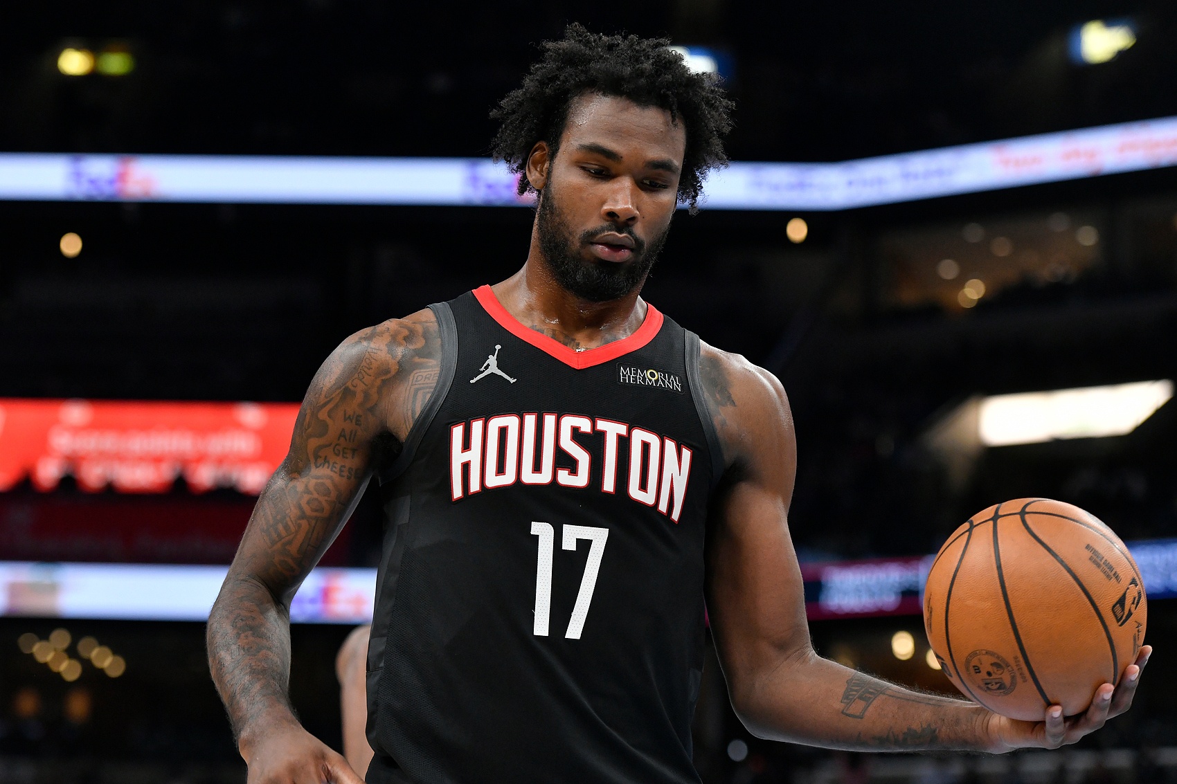 KD：伊森能从1防到5&手快又准 我告诉他要适应首发球员的上场时间