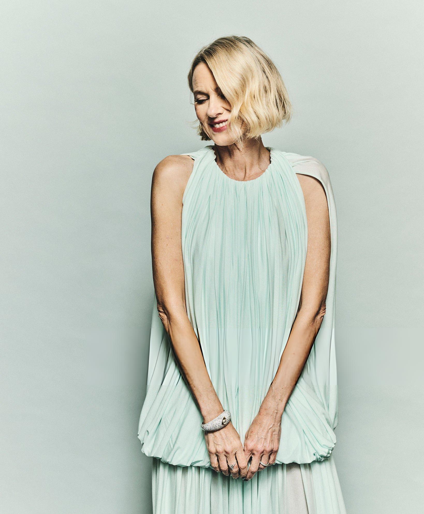 娜奥米·沃茨在今年哥谭独立电影奖上于IMDB Studio拍摄的两张写真照