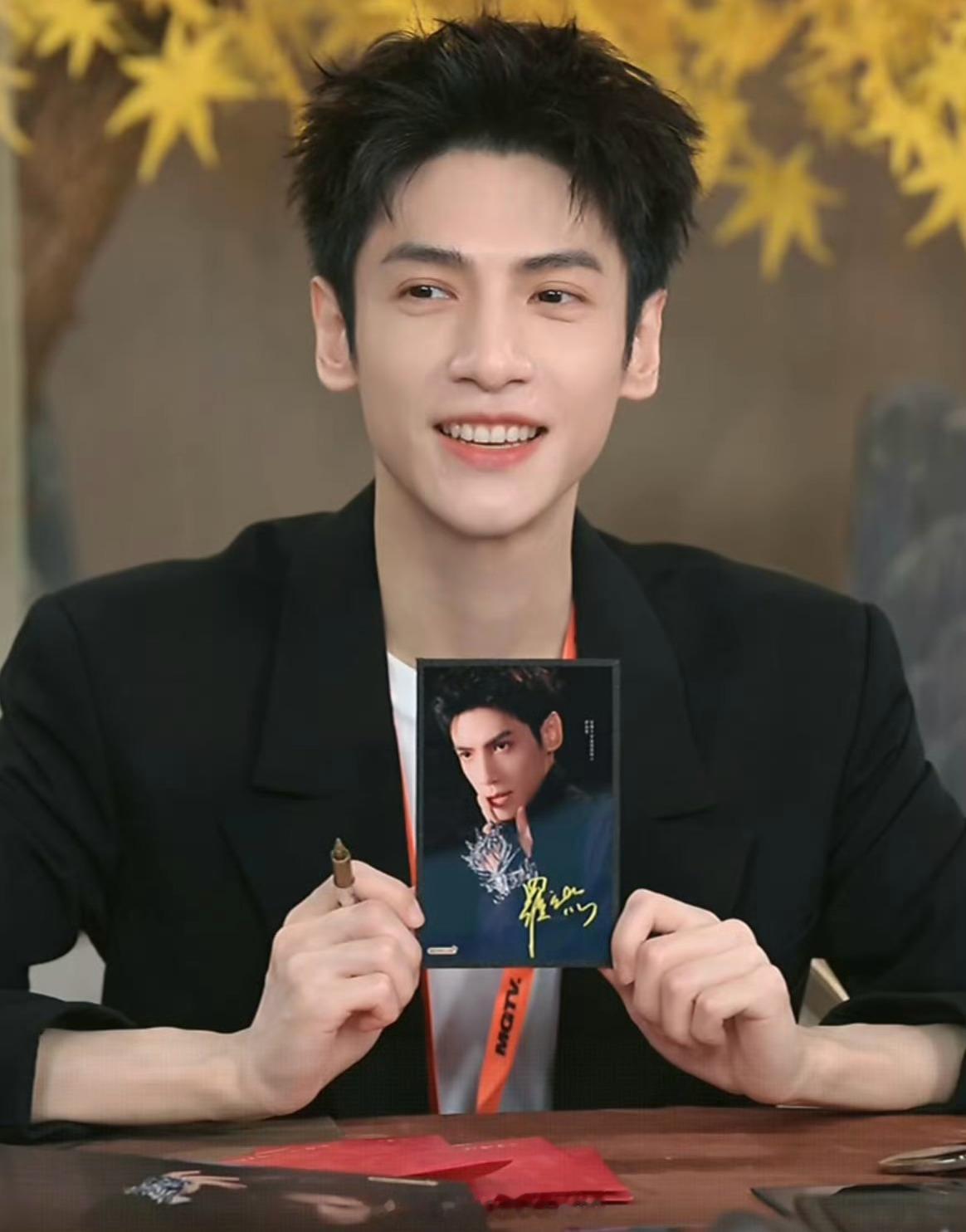 罗云熙今晚直播状态🈶 