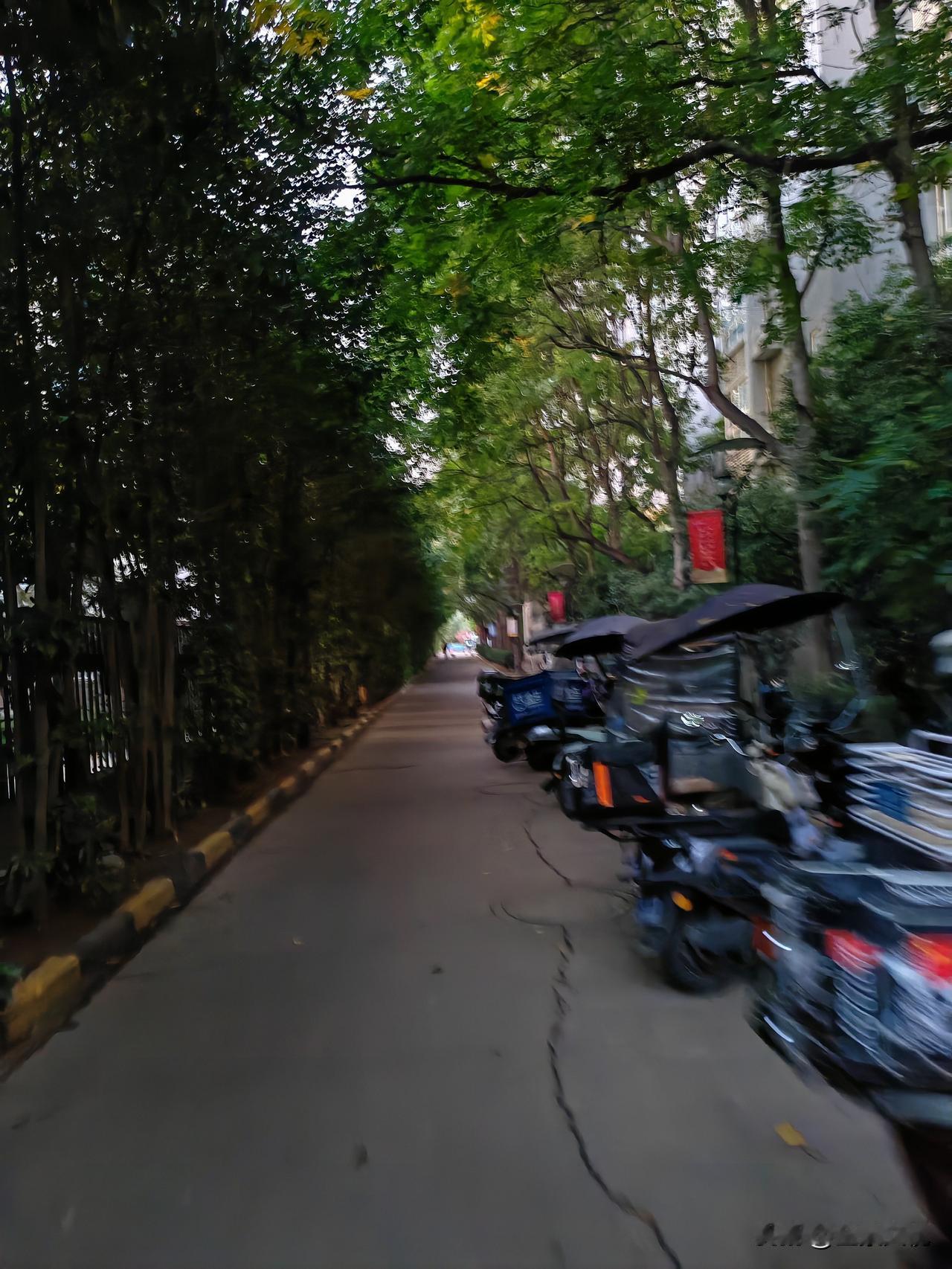 我退休金不低，不缺钱，为什么还要这样？
       我工作了40年，行政单位，