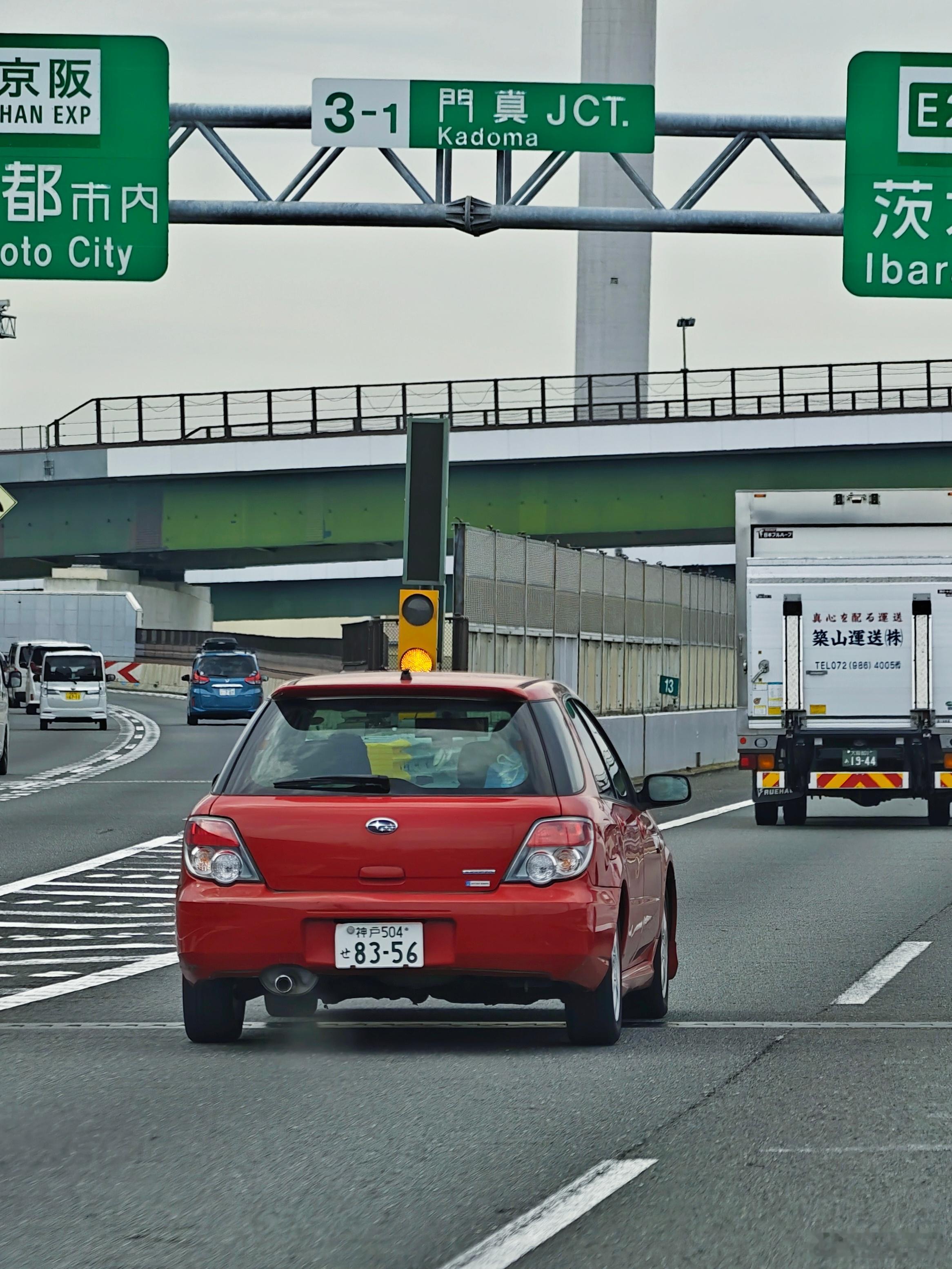 偶遇九代翼豹旅行，可惜是只母的。虽然不带涡轮，但依然有斯巴鲁独门的水平对置+全时