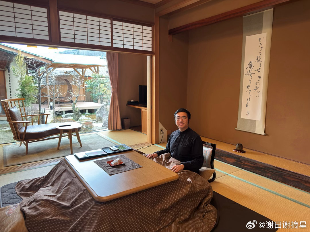 石苔亭温泉酒店长野山区的酒店，室外温泉很大，暖炕让人一进去就不想出来了。 