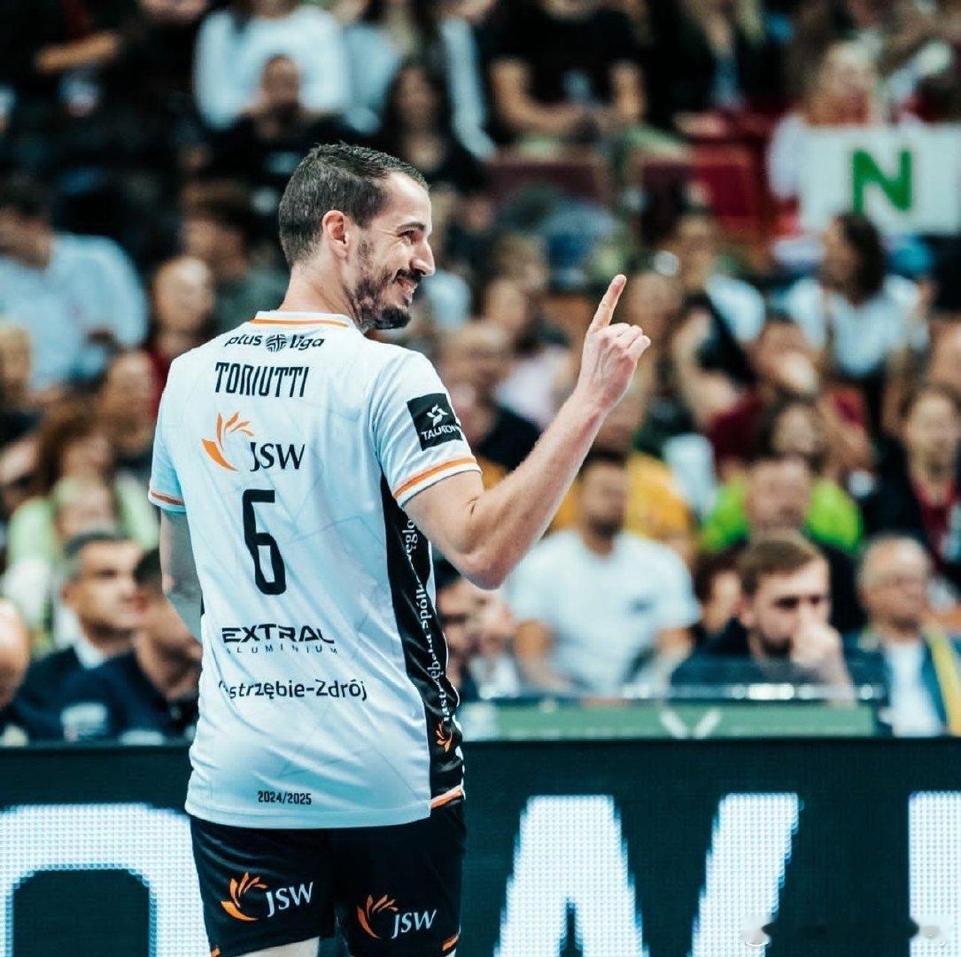 【传奇人物→托纽蒂】从国家队退役的双奥冠军🇫🇷 本杰明·托纽蒂，在波兰排球超