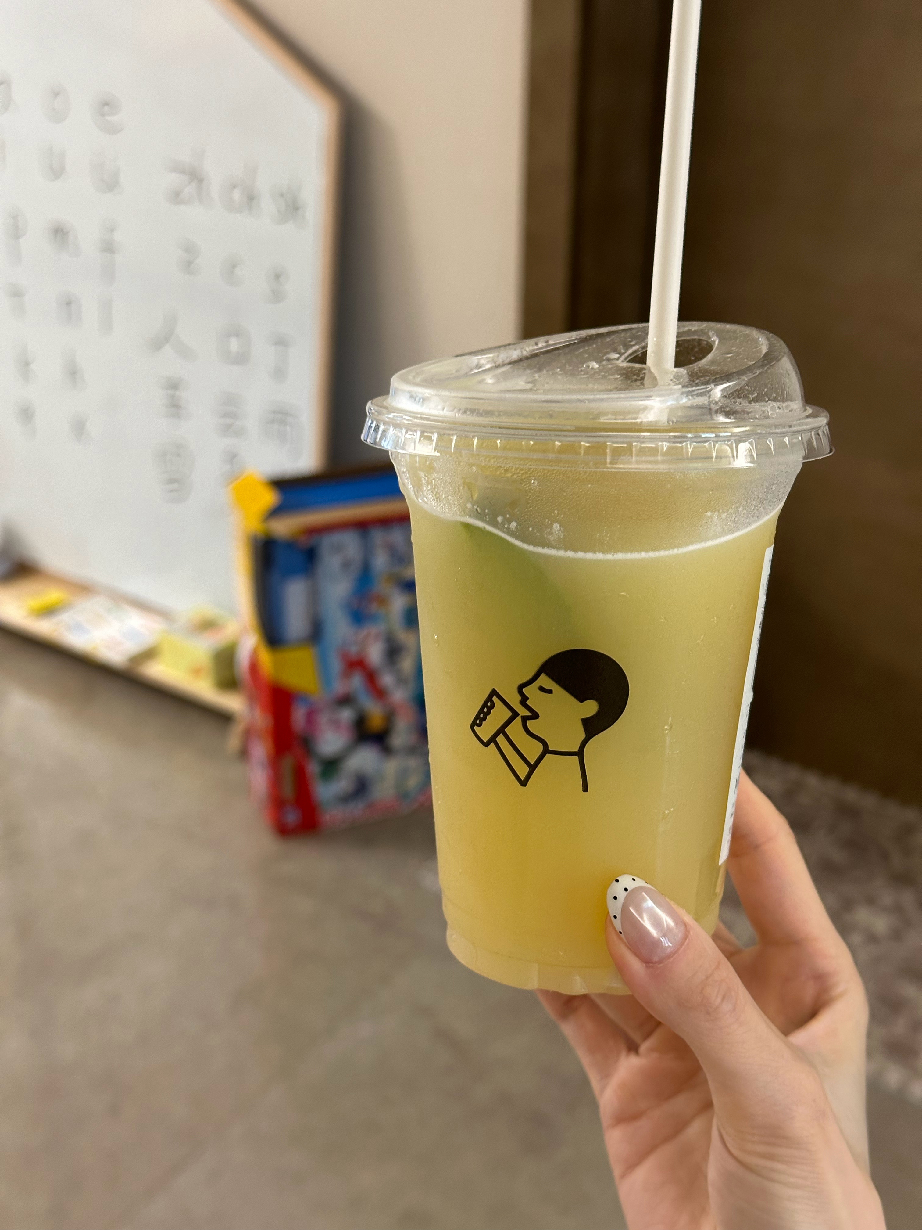今天点的不另外加糖 口感就剩纯酸涩口了感觉少少少甜就行 属于清爽的同时又好喝不甜