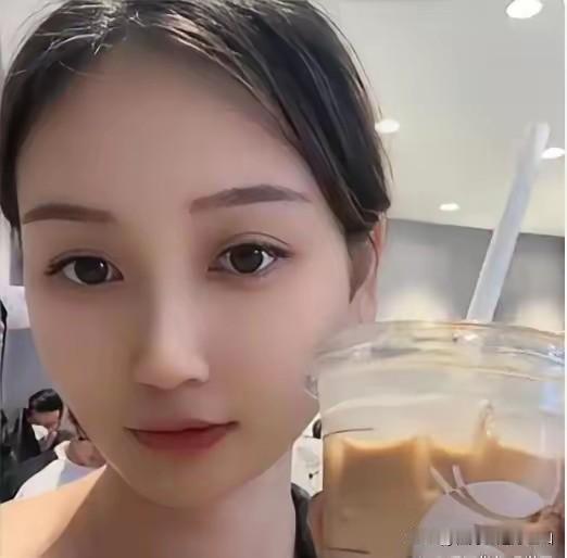 贫困生到底能不能喝咖啡？​一个拿4500元最高档助学金的贫困女大学生，因为每天一