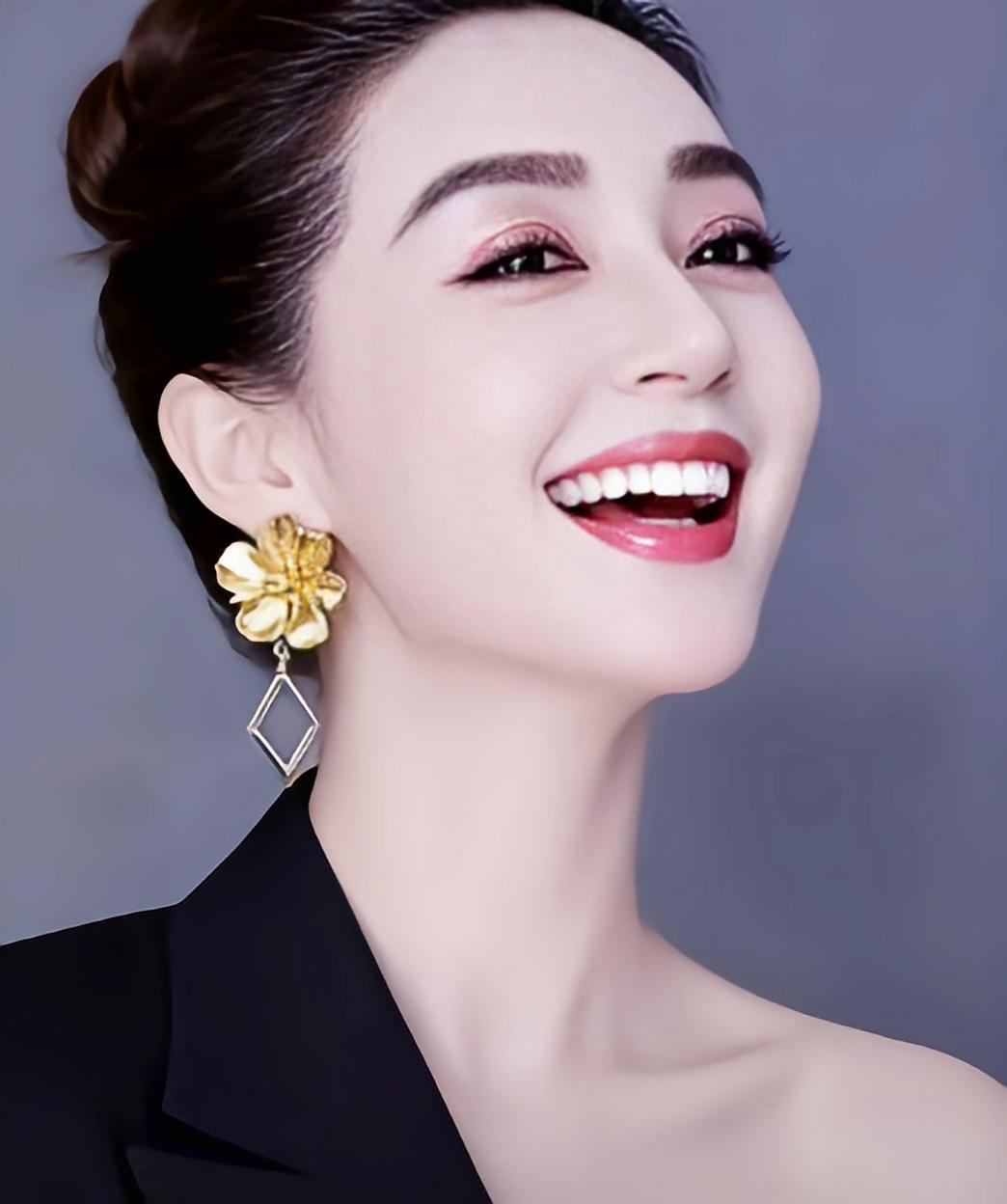 做人实不易，
尤其做女人更难。
生活中有不少女人，
把一生都押在男人身上，
可男