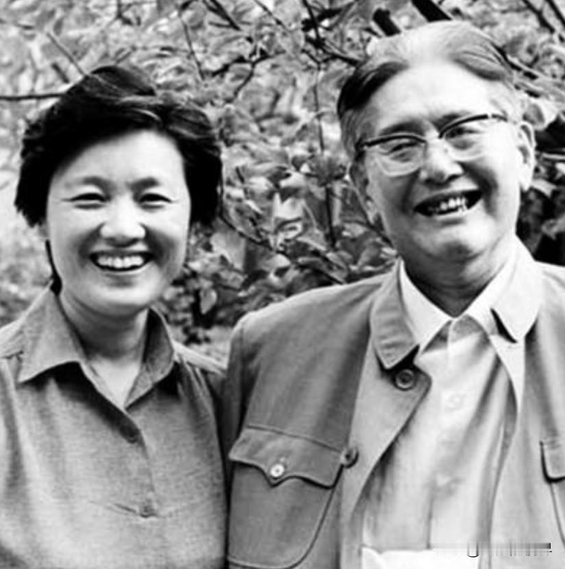 2008年，章含之因病抢救无效去世，正当女儿准备将母亲与父亲乔冠华合葬到一起的时