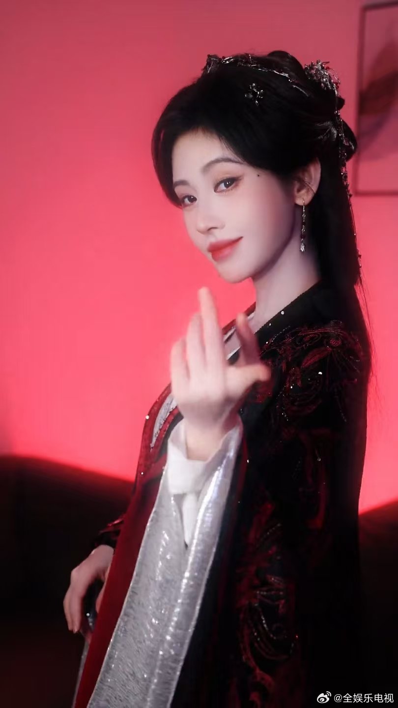 鞠婧祎月鳞绮纪变装转场鞠婧祎勾勾手我就来了 鞠婧祎月鳞绮纪这个变装转场女鬼味拉满