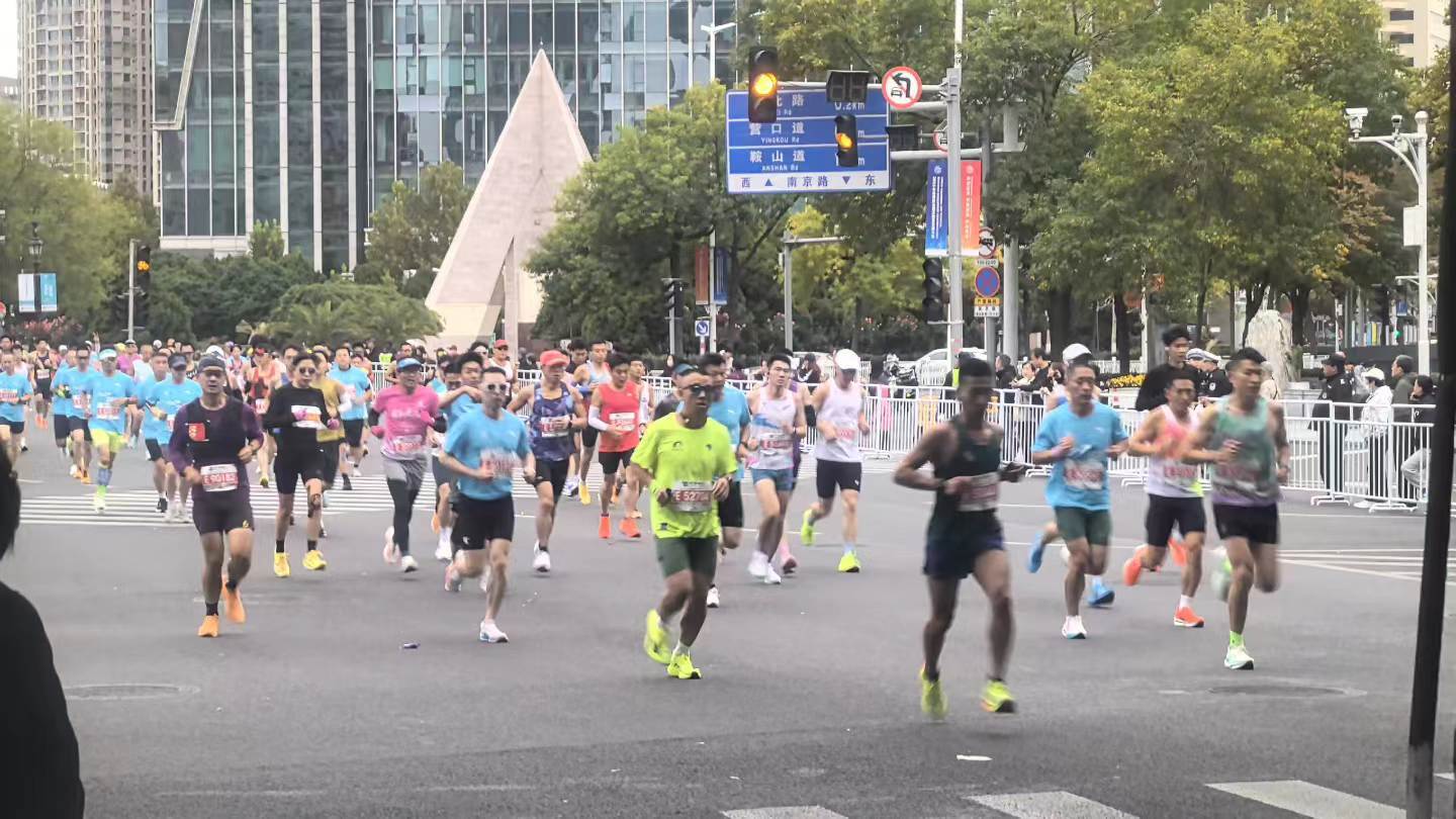 2026天津马拉松一步一景一路津彩 海河作伴津景如诗，勇者跑出高分，今日无瑕💯
