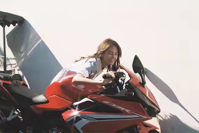 Angelababy竟开始出演短剧复出，这颜值简直是降维打击！ 