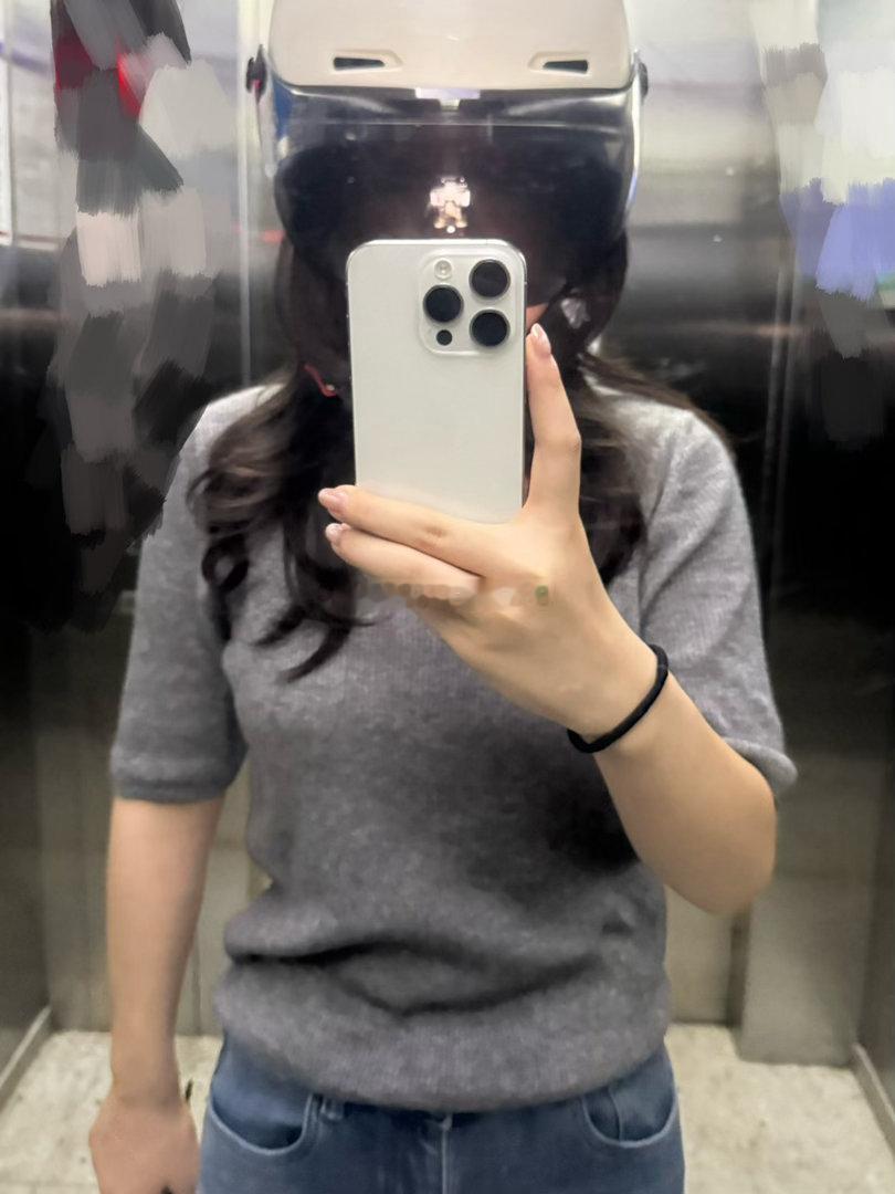 不多说啊朋友们，这是同一天拍的照片猜猜哪张是上班啊，真的笑了 