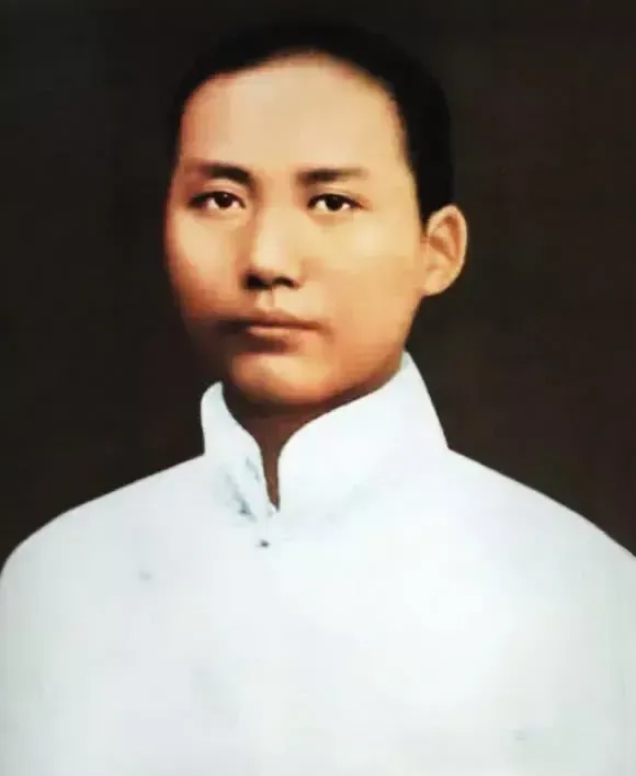 重温毛泽东珍贵影像今天是毛主席诞辰132周年纪念日，我们永远怀念您！纪念毛泽东同