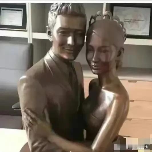 黄晓明官宣新女友了，
那他和baby的亲密铜像怎么办？
叶珂看到不会吃醋生气吗？