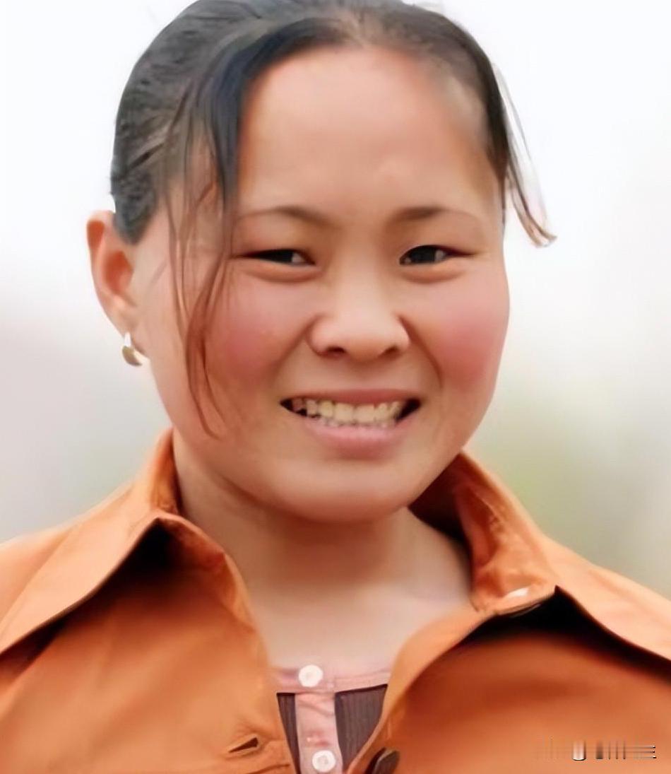 1994年，18岁女孩被人贩子卖给了放羊的人，新婚夜，女孩害怕的蜷缩在角落。不料