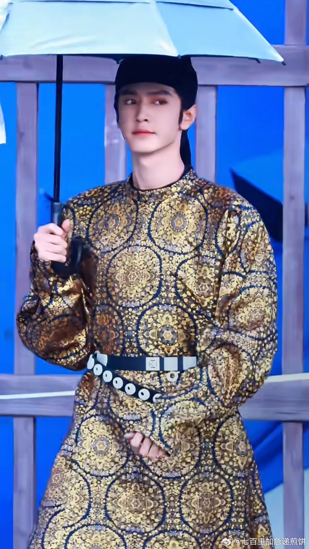这个《江山为聘》怎么给陈哲远这么多大花衣服 ​​​