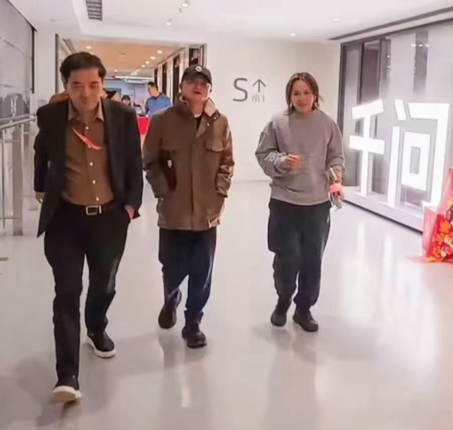 马云深夜现身阿里总部 这是来给千问加油打气撑场面来了，毕竟不是整了30亿大红包么