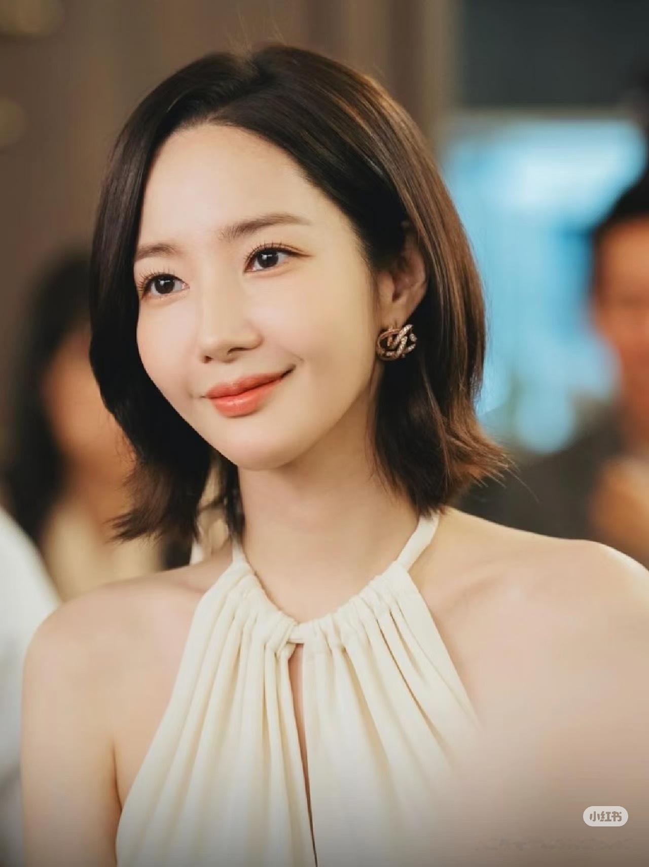 就是造型师能力不够，一个短发做的那么糙《和我老公结婚》这部韩剧也是女性复仇，前期