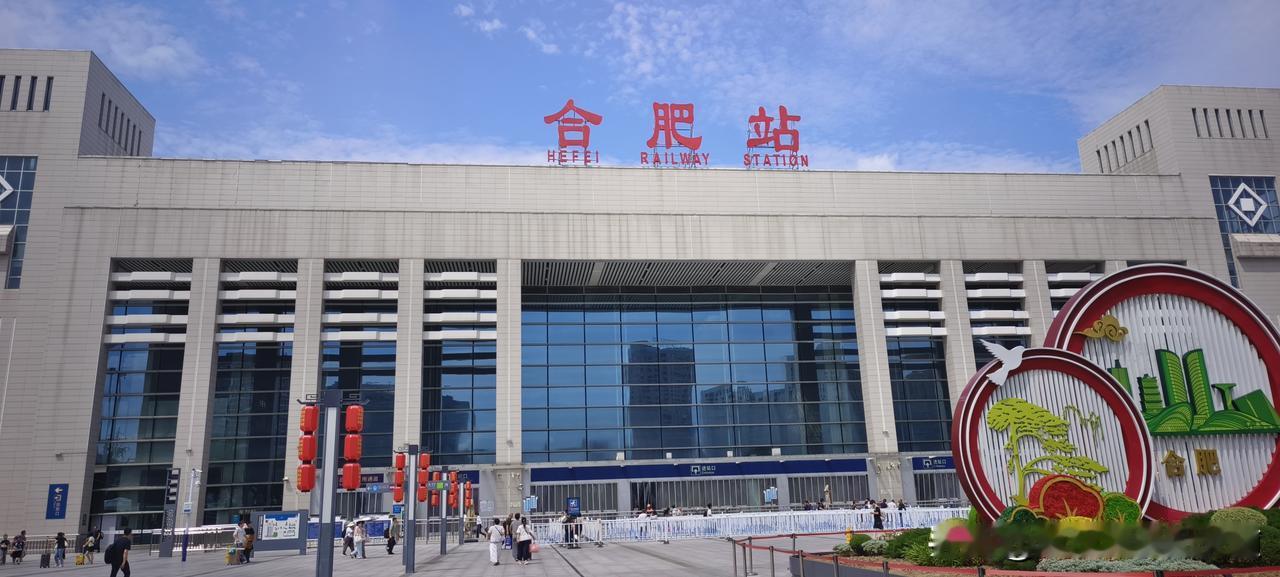 下午来南京，办完琐事，晚上回合肥，卡着点进站。曾经的东家，对故下还是很照顾的[大