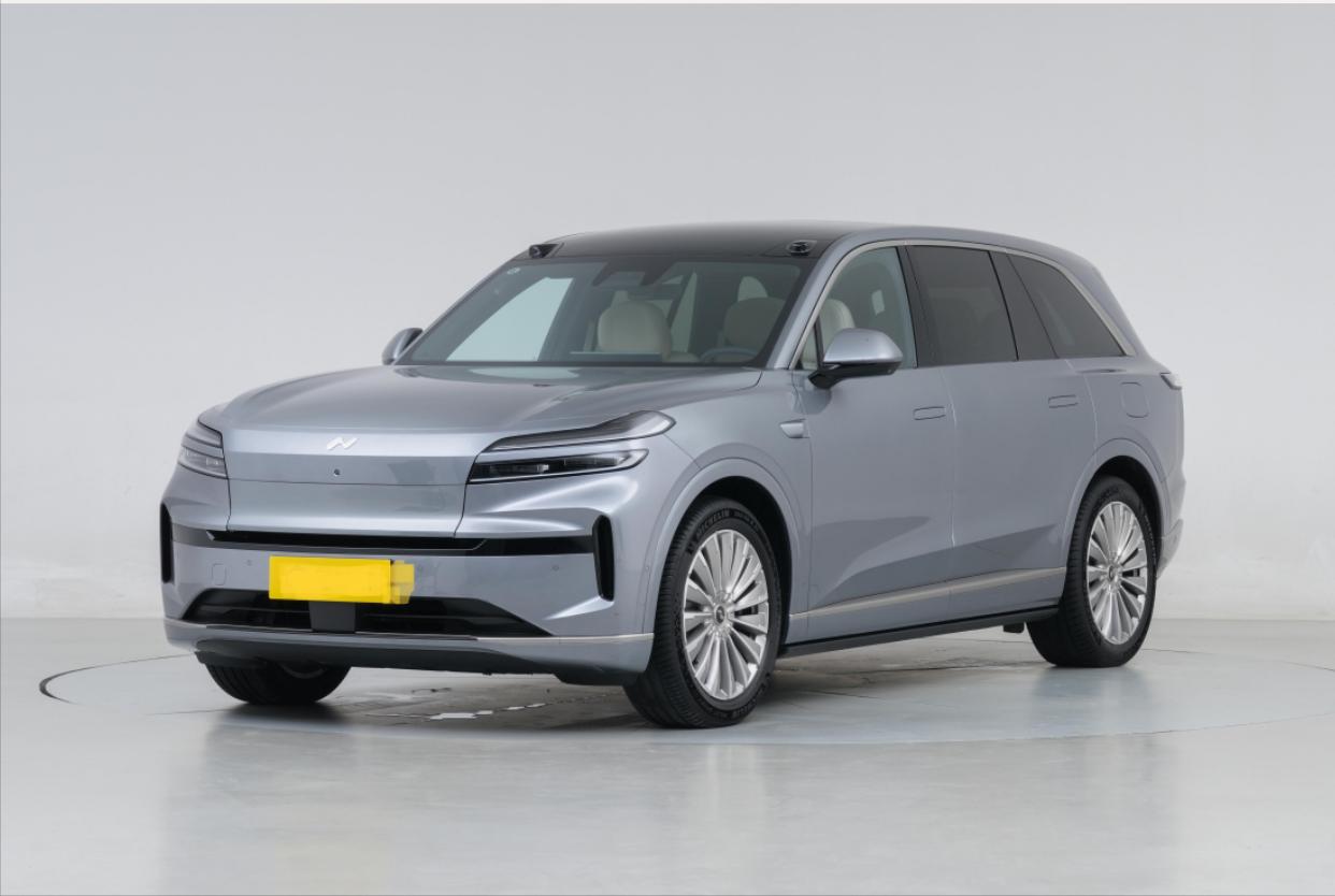 7月31日，乐道L90正式上市
大六座纯电SUV
车身尺寸为5145mm长、19