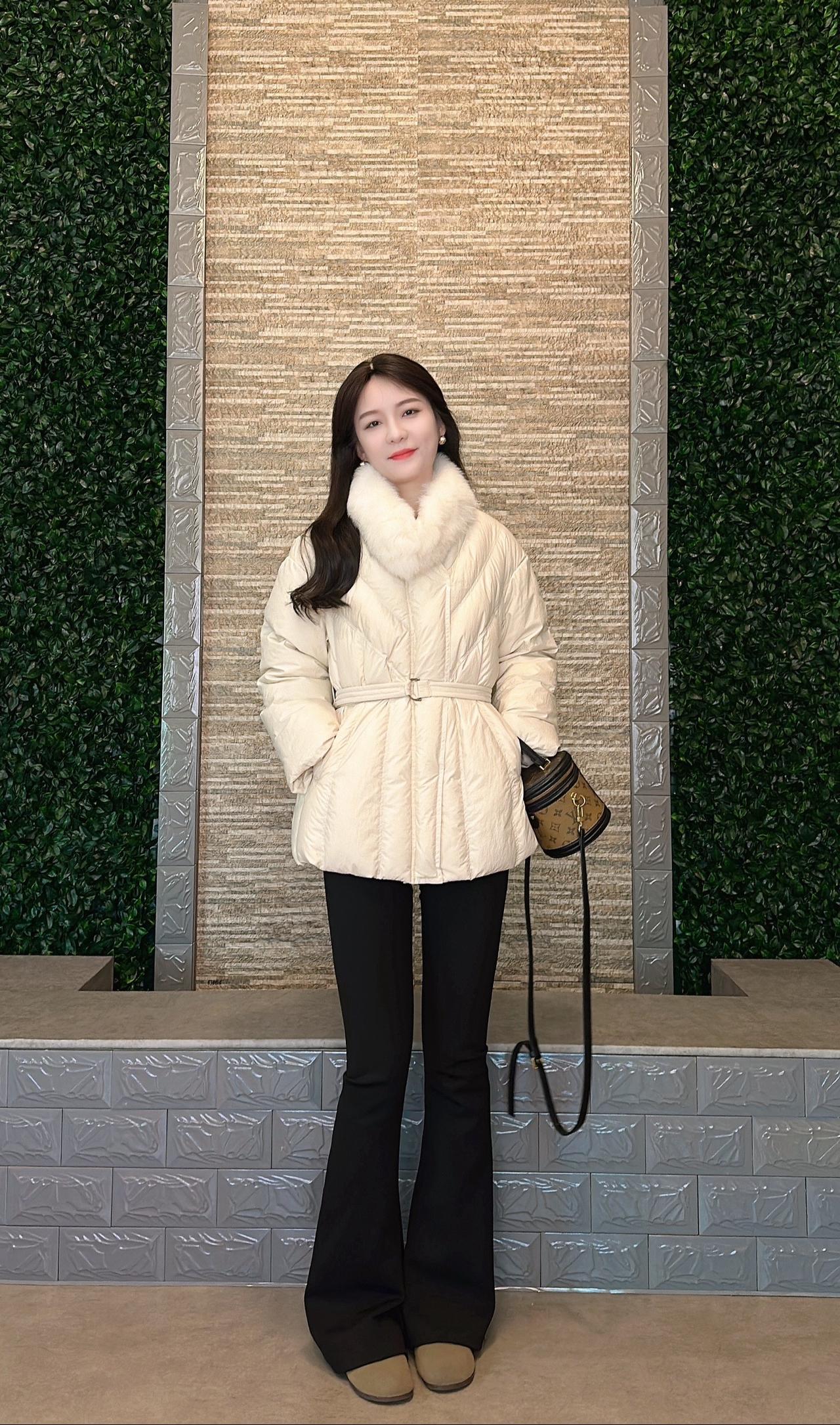 “执念”这个东西，一旦放下，再重要的人或事都变的无所谓了。羽绒外套 冬季穿搭 女