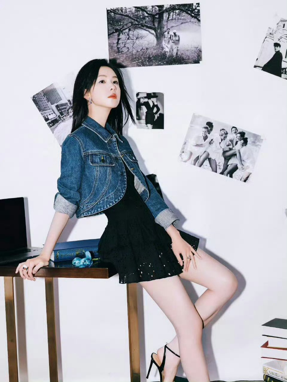 陈都灵嘟嘟大长腿又长又白，裙子也好短