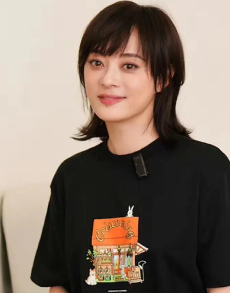 孙俪，冲上热搜！
7月8日，孙俪突然冲上了热搜，起因是她在社交平台和大家分享了她