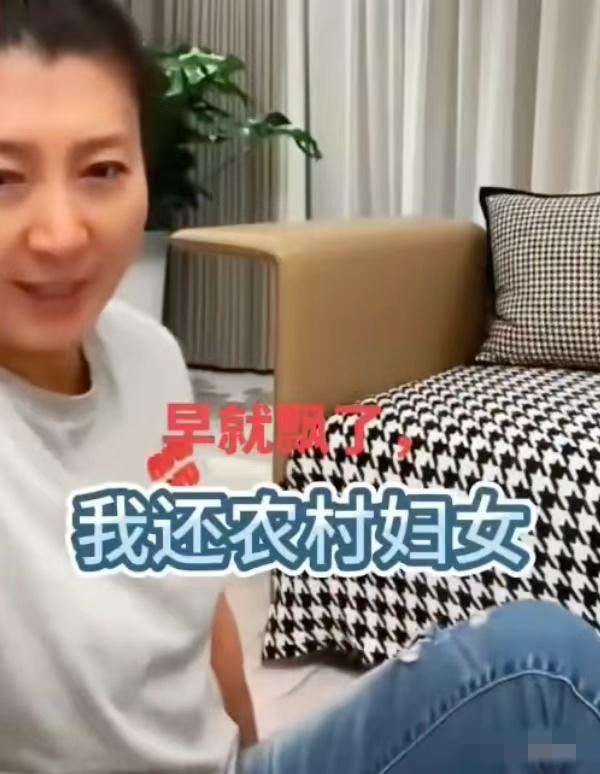 细品闫学晶的翻车之路

闫学晶怎么也不会想到自己仅凭一张嘴的信口开河，短短几天就