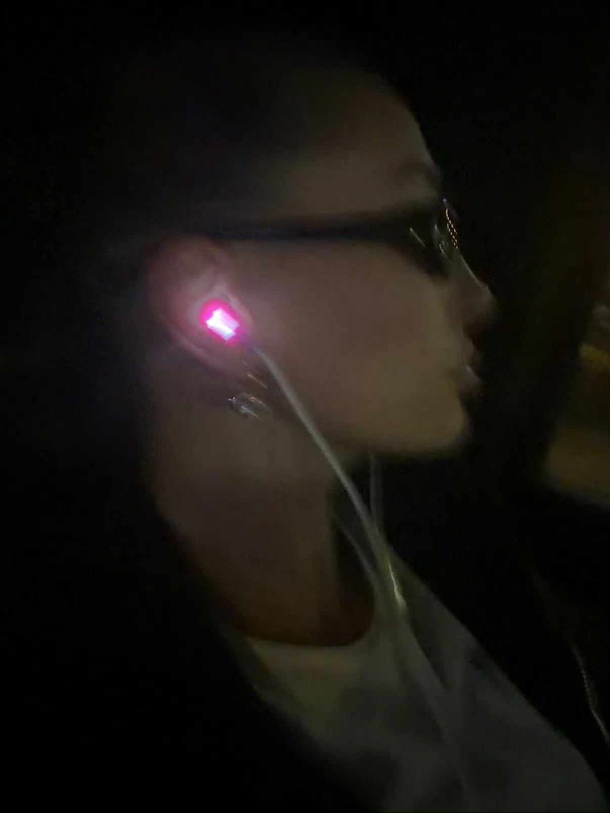 Justin Bieber 比伯个人品牌SKYLRK推出的mp3和有线耳机 ​​