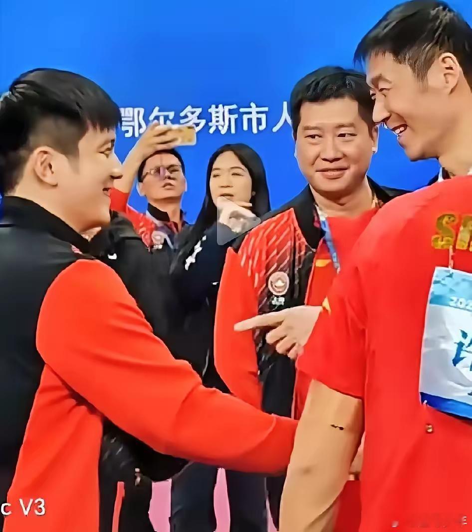 退役后，樊振东大概率会走王励勤的路线，不会留在国乒里任教。从广东到上海，几乎每一