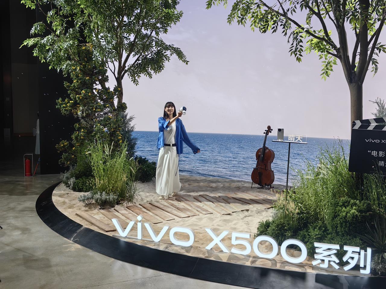 今天，vivo X500系列在上海发布。发布会上，vivo副总裁黄韬着重谈及蓝厂
