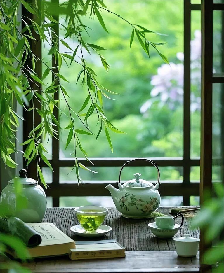 下联：阶前绿草锁重门
上联：有请雅士[玫瑰][玫瑰][玫瑰]