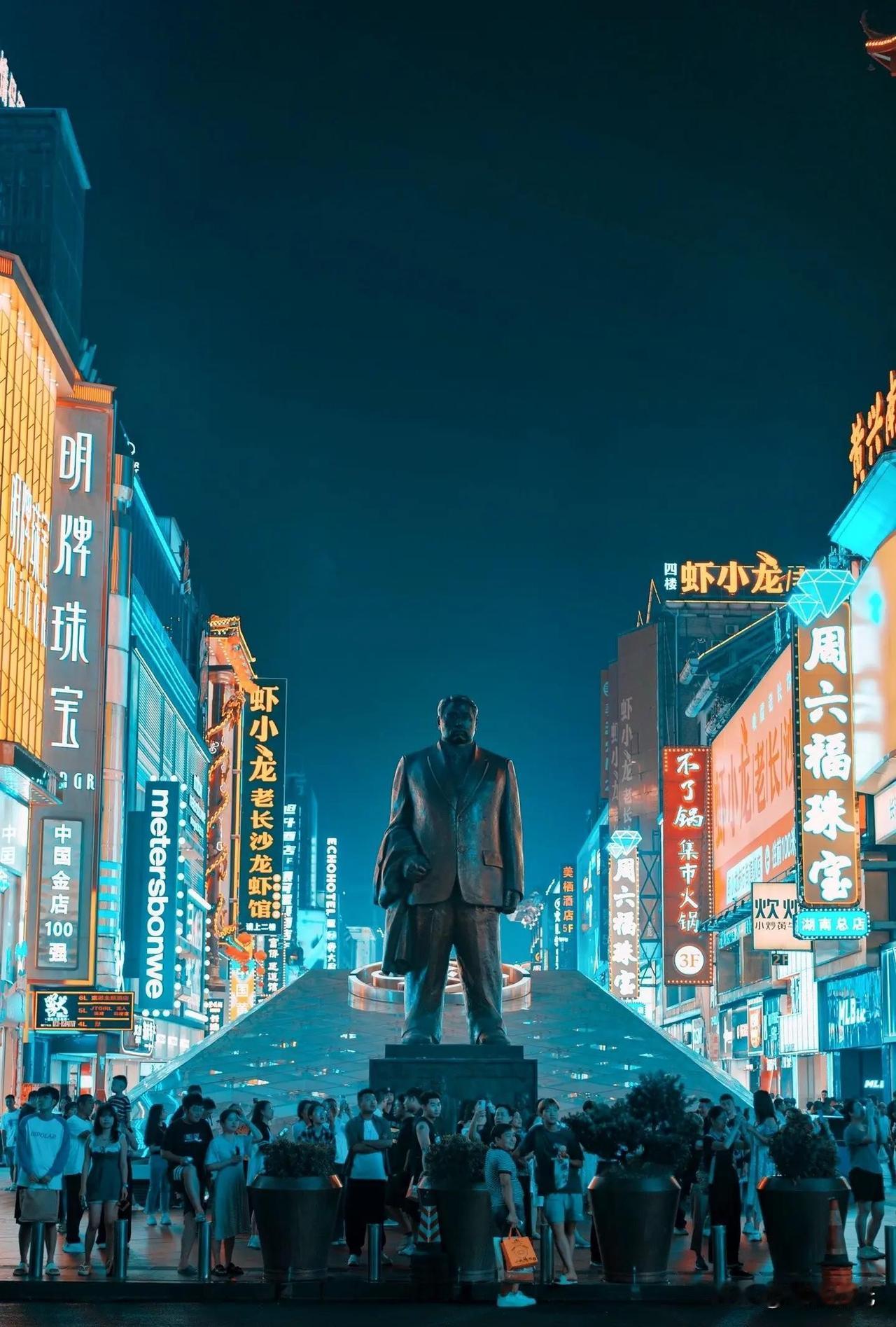 不争总理、不按指模：黄兴毁家革命的一生

世人谈辛亥，常把黄兴缩成"孙氏手下打硬