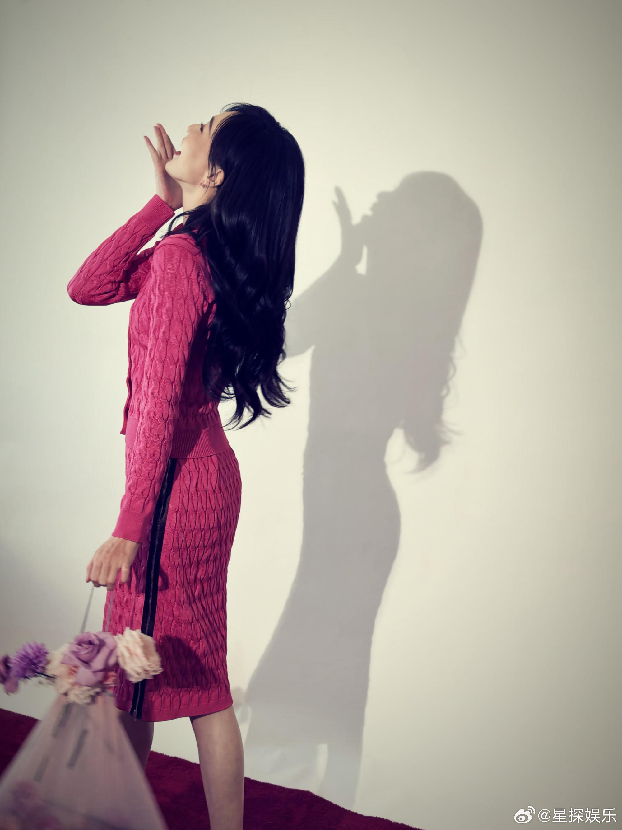 唐嫣扛住了死亡芭比粉能把“死亡芭比粉”穿得又甜又飒的，恐怕只有唐嫣了。今天活动上