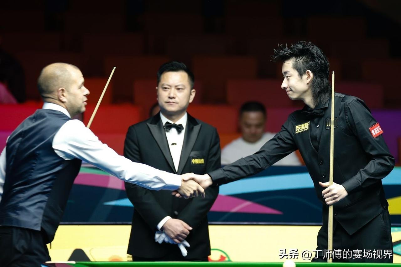 吴宜泽击败霍金斯赛后采访：“我要感谢奥沙利文在训练中给予我的帮助，在香港和澳门的