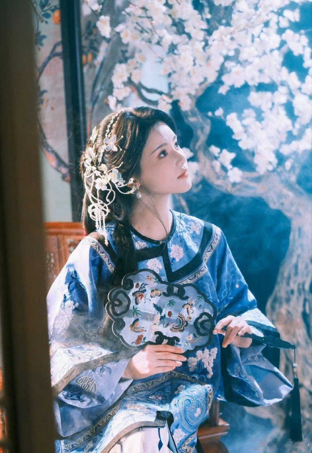 孙珍妮 被换角 在娱乐圈没点人脉，被换角就是吃顿饭的事，被关晓彤拿了很正常，好本